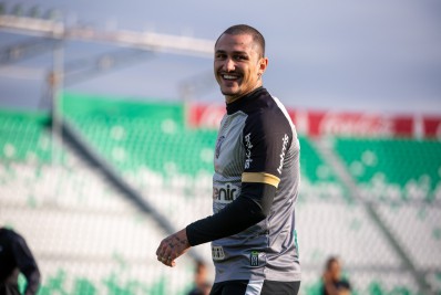 Ex-Fluminense, meia do Ceará fala sobre reencontro com o clube na despedida de Fred