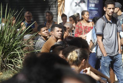 Cariocas passam por longa espera em busca de cadastro e atualização no CadÚnico em Bangu