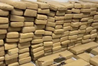 PM apreende 100kg de maconha em Bonsucesso após perseguição e tiros