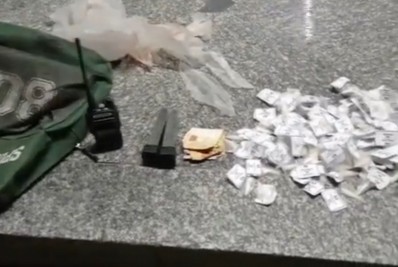 Confronto termina com suspeito baleado e drogas apreendidas em Magé