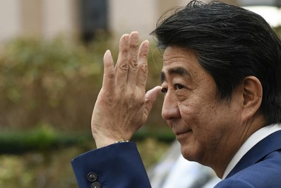 Ex-premiê do Japão é morto a tiros durante discurso de campanha eleitoral