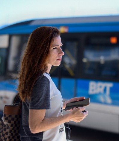 A professora Vivian adorava o BRT no começo, mas diz que agora as viagens viraram um pesadelo
