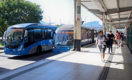 Transportes públicos terão esquema especial nesta segunda-feira