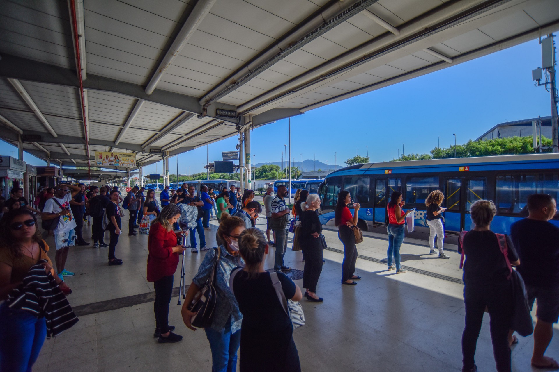 Condu&ccedil;&otilde;es do BRT lotadas no terminal Alvorada, na Barra da Tijuca. - Vanessa Ataliba/Ag&ecirc;ncia O Dia