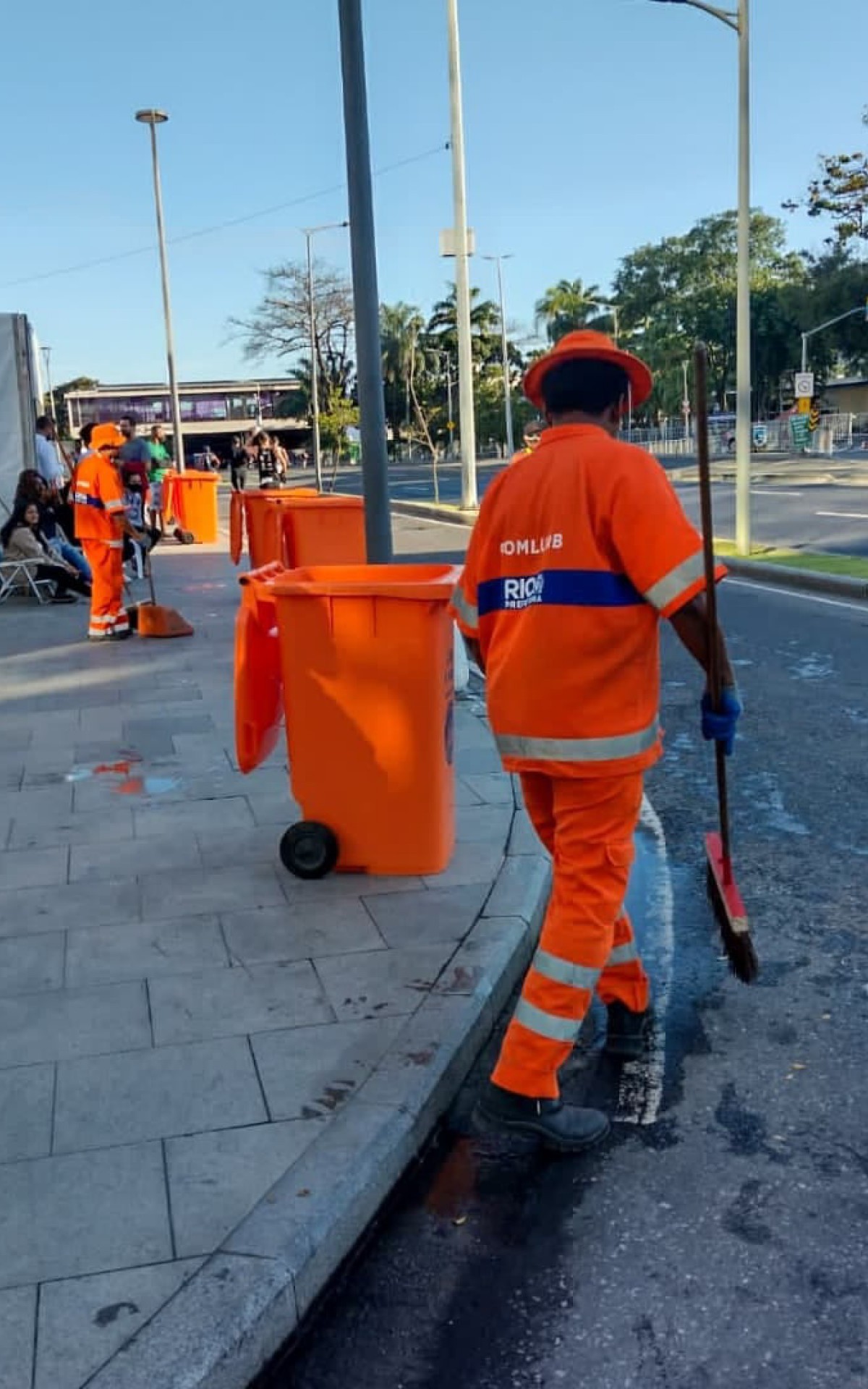 Durante as corridas profissionais de limpeza estar&atilde;o prestando aux&iacute;lio ao longo de todo o percurso - Divulga&ccedil;&atilde;o