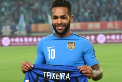 Alex Teixeira é prioridade no Vasco, mas nova passagem pode ser somente até dezembro