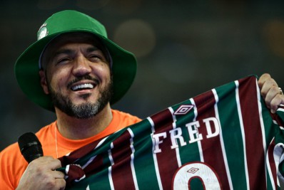 Show de Belo levanta torcedores do Fluminense antes da despedida de Fred no Maracanã