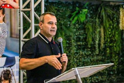 Prefeito de Belford Roxo denuncia contas falsas com sua foto em aplicativos de mensagem