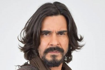 André Gonçalves retira tornozeleira eletrônica e volta a pagar pensão das filhas