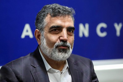 Irã anuncia que começou a produzir urânio enriquecido a 20%