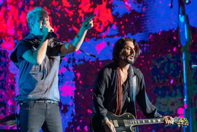 Famosos curtem show do Jota Quest no Rio; veja as fotos