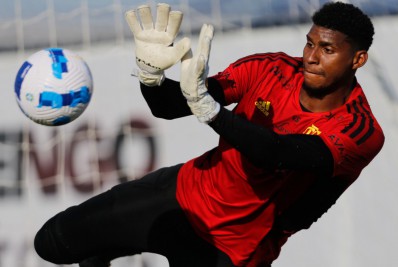 Flamengo não aceitará proposta de clube português por Hugo Souza