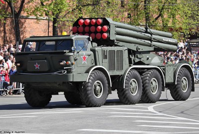 Ataque russo destrói prédio residencial na Ucrânia e deixa pelo menos 10 mortos