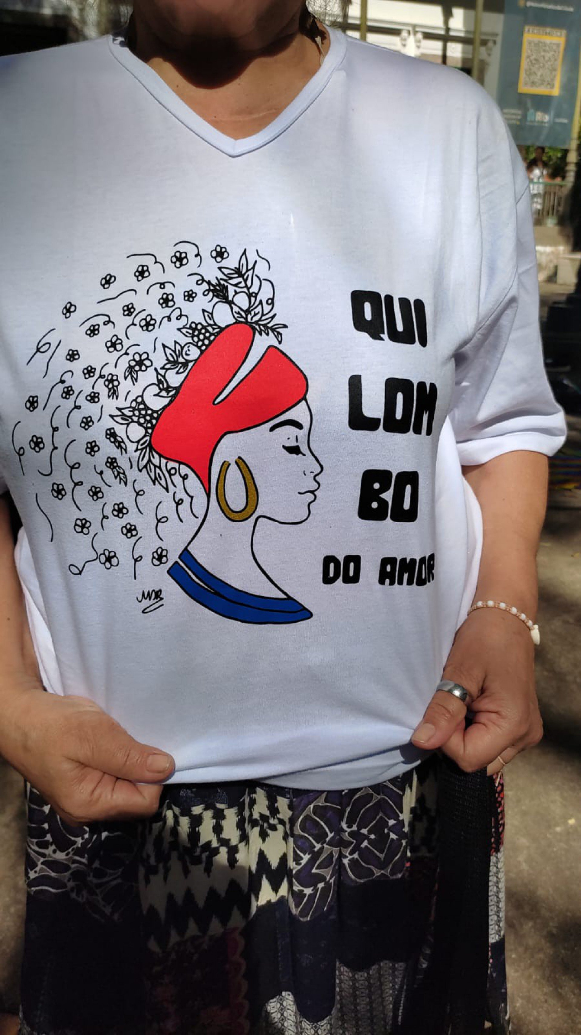 Camisa do grupo em homenagem a Teresa Cristina, o Quilombo do Amor - Vanessa Ataliba / Agência O DIA