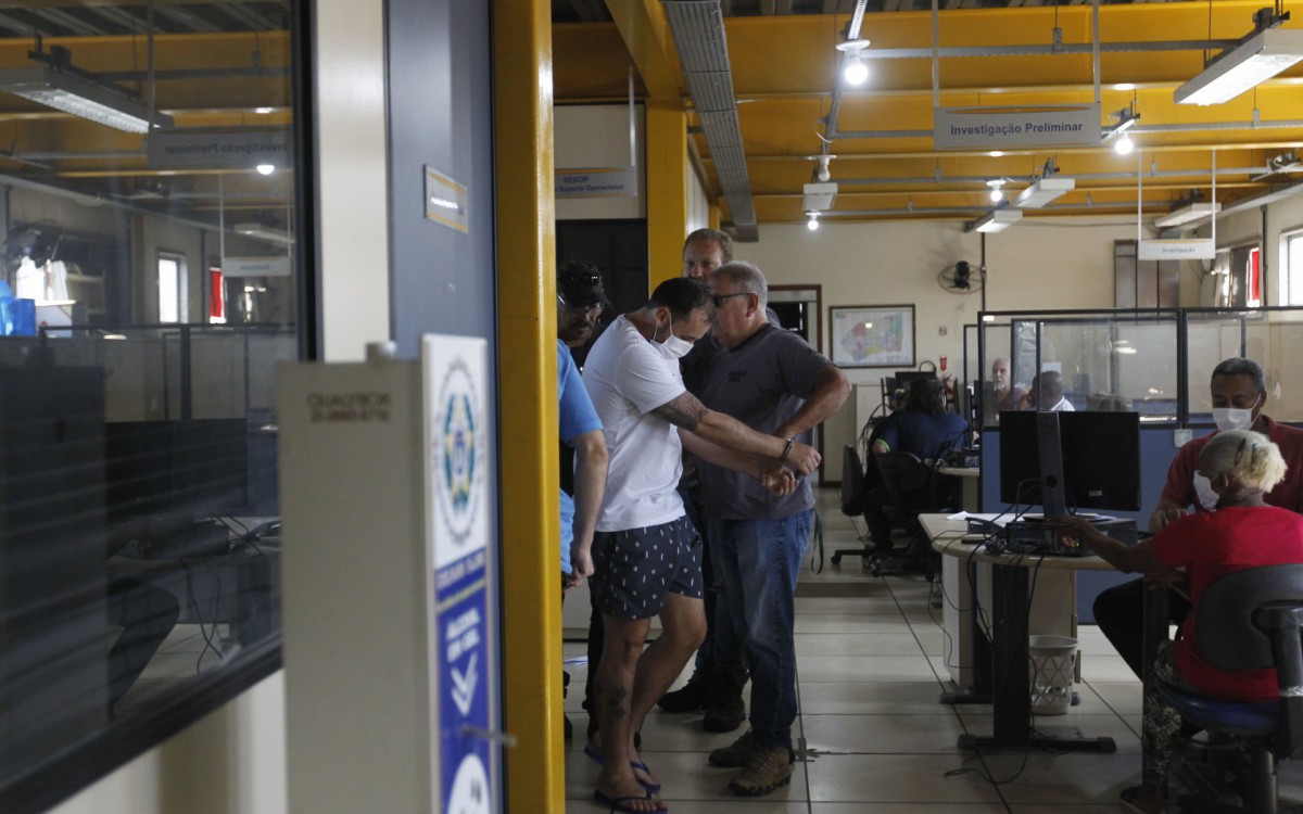 M&eacute;dico anestesista &eacute; preso por estuprar gr&aacute;vida, durante o parto.