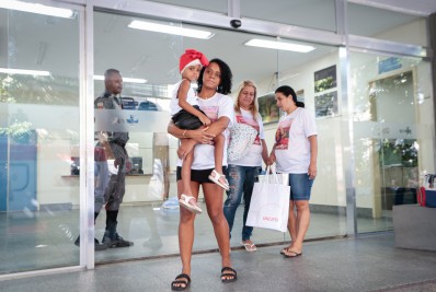 Menina Alice recebe alta após 40 dias internada: 'ela é o meu milagre', diz mãe