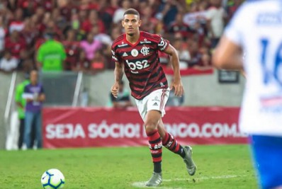 Campeão da Libertadores pelo Flamengo, meio-campista é anunciado por clube espanhol