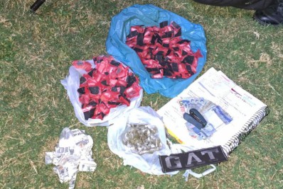 Homem é preso com carga de drogas e anotações do tráfico em Araruama