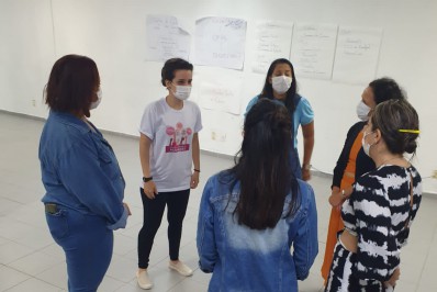 Teatro das Oprimidas realiza oficina e espetáculo em Macaé