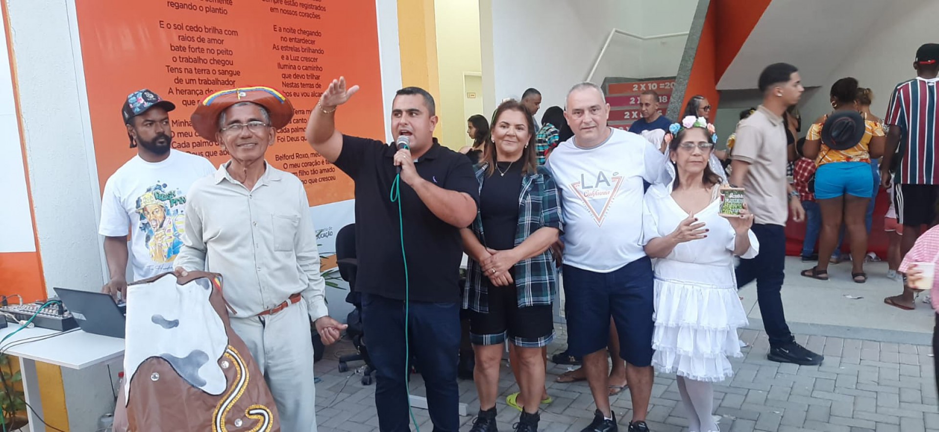 Secret&aacute;rio de Esporte e Lazer, Rodrigo Gomes com equipe da E.M. Mariano Passos - Divulga&ccedil;&atilde;o