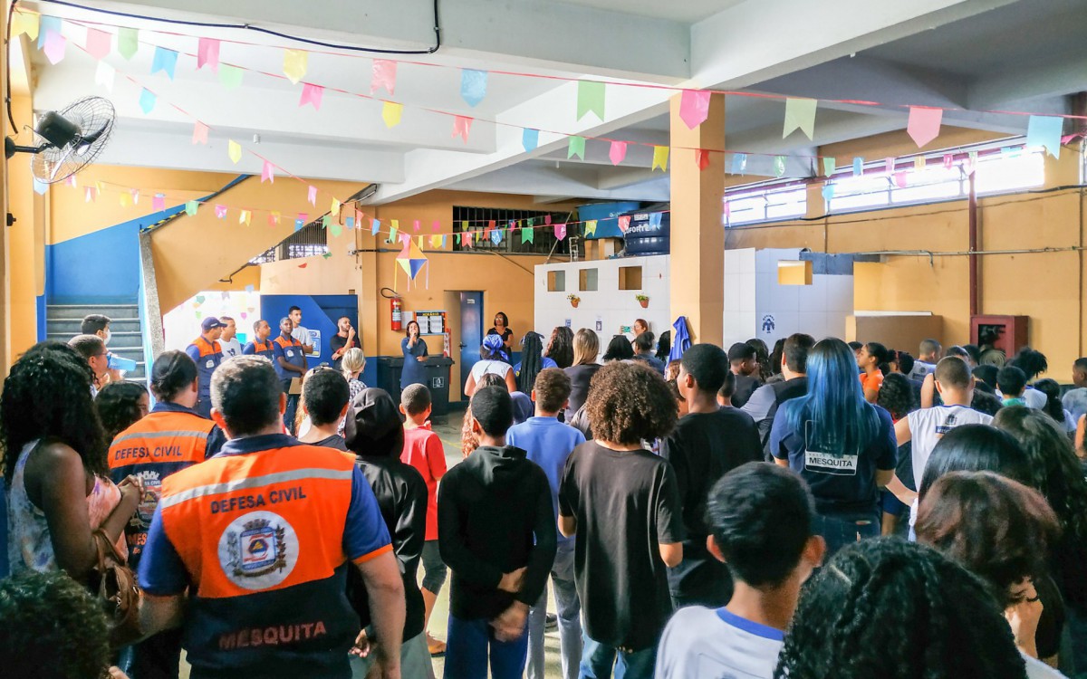 Alunos participaram de uma simula&ccedil;&atilde;o de evacua&ccedil;&atilde;o