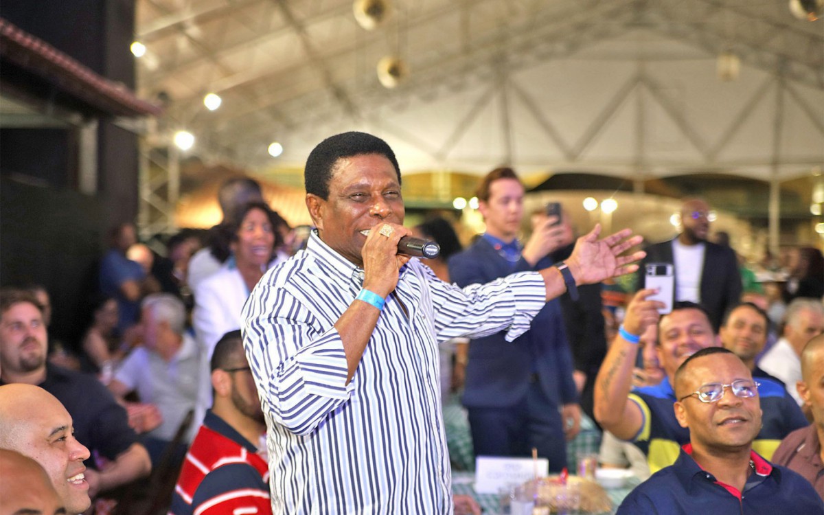 Neguinho da Beija-Flor -  Henrique Matos, Maria Zilda Matos e Magaiver Fernandes/ Divulga&ccedil;&atilde;o