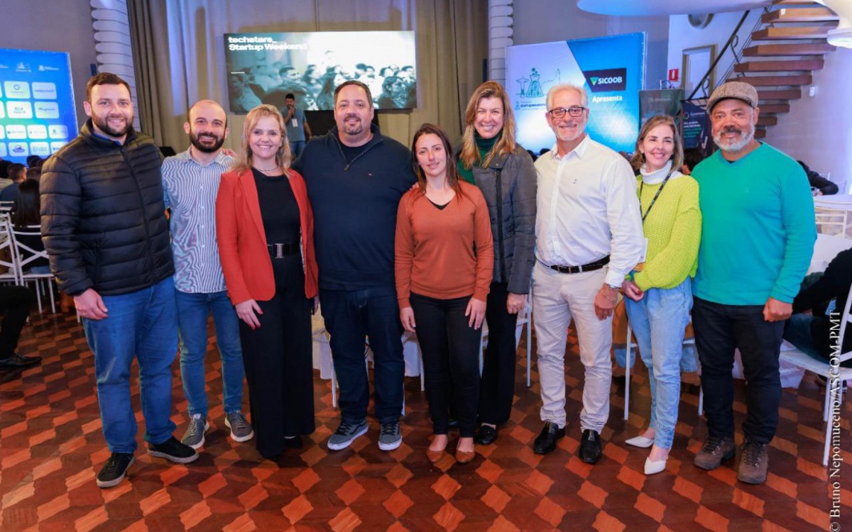 
Secret&aacute;rios e subsecret&aacute;rios municipais e vereador Paulinho Nogueira presentes &agrave; abertura oficial do evento

