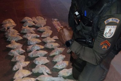 Polícia apreende drogas e detém suspeito de tráfico no Neylor