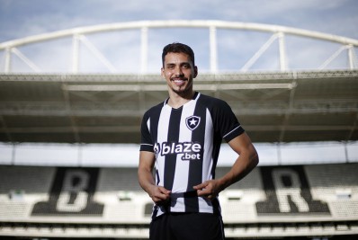 Botafogo anuncia a contratação do meia Carlos Eduardo