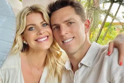 Karina Bacchi estaria deixando o país em meio à disputa com ex-marido