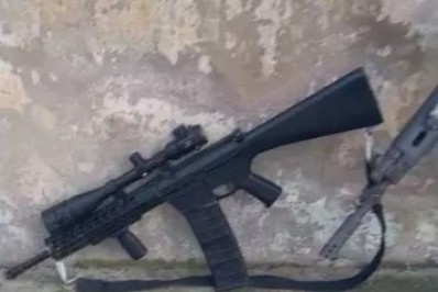 PM apreende fuzil em operação com dois suspeitos baleados em Belford Roxo