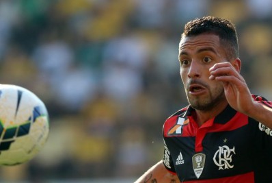 Ex-meia do Flamengo negocia com clube da Série B do Brasileirão