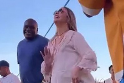 Vídeo! Carla Perez e Jacaré dançam juntos em reencontro e internautas vão à loucura