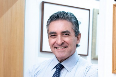 Alberto Lott Caldeira: Adolescentes brasileiros se submetem cada vez mais a cirurgias plásticas