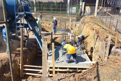 Obra para construção de nova ponte tem 1ª concretagem em Volta Redonda