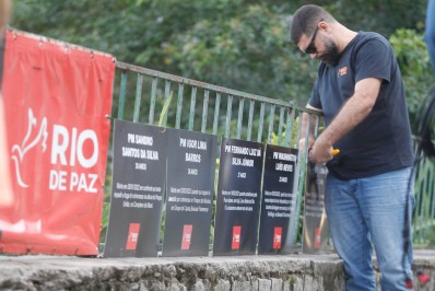 ONG Rio de Paz realiza ato para homenagear policiais e crianças vítimas de violência 