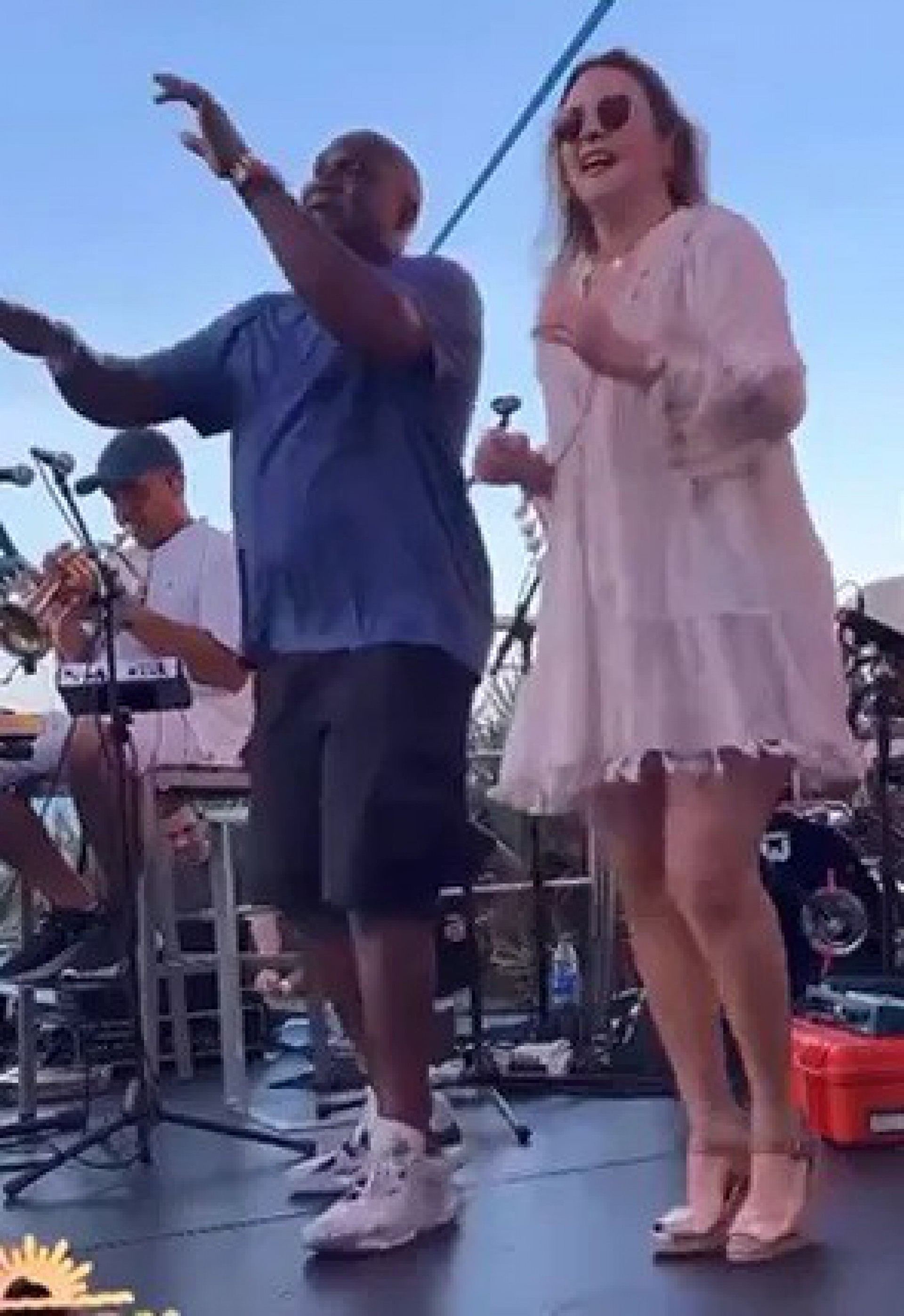 Carla Perez e Jacaré dançam juntinhos  - Reprodução do Instagram