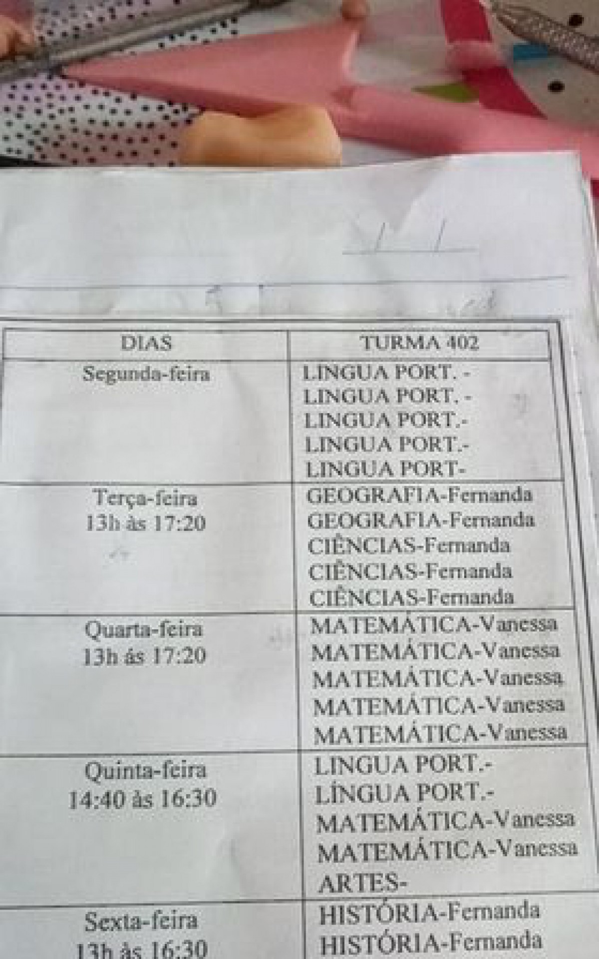 Segundo a m&atilde;e, n&atilde;o &eacute; apenas a turma de seu filho que est&aacute; com falta de professores: Renata afirma que uma turma do 5&ordm; ano est&aacute; sem professor de educa&ccedil;&atilde;o f&iacute;sica, e outra, que n&atilde;o sabe informar, n&atilde;o tem docente de recrea&ccedil;&atilde;o