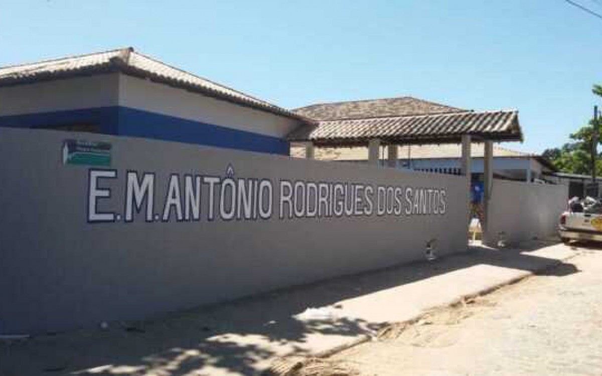 Segundo a m&atilde;e, n&atilde;o &eacute; apenas a turma de seu filho que est&aacute; com falta de professores: Renata afirma que uma turma do 5&ordm; ano est&aacute; sem professor de educa&ccedil;&atilde;o f&iacute;sica, e outra, que n&atilde;o sabe informar, n&atilde;o tem docente de recrea&ccedil;&atilde;o