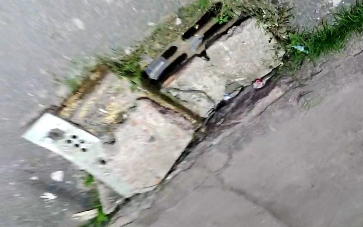 A limpeza dos bueiros também está nas reclamações dos nilopolitanos da via