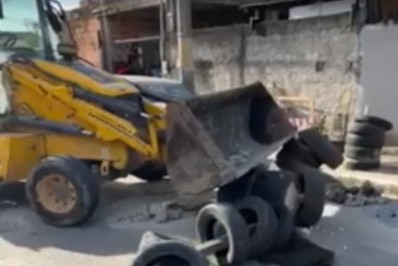 Polícia Militar retira barricadas na comunidade da Chatuba, em Mesquita