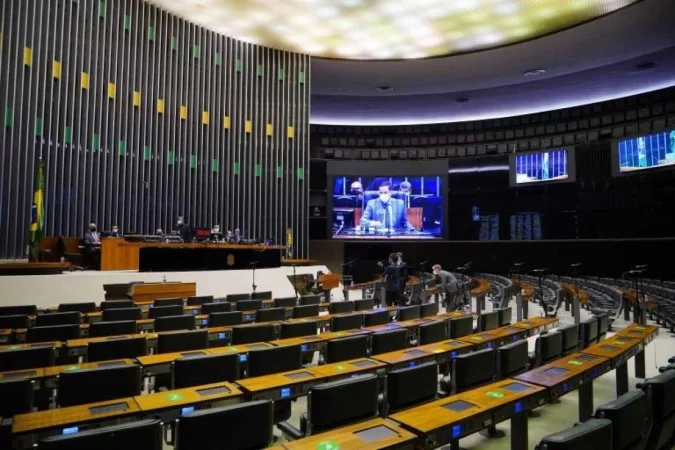 Câmara aprova em 2º turno 'PEC dos benefícios' por 469 votos a 17