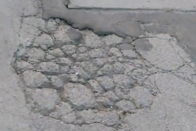 Moradores cobram Prefeitura de Nilópolis manutenção em rua no bairro Nossa Senhora de Fátima