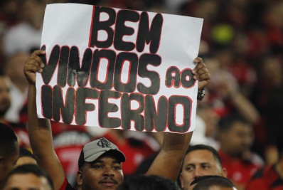 Flamengo x Atlético-MG é marcado por tumulto, correria e invasão de torcedores no Maracanã