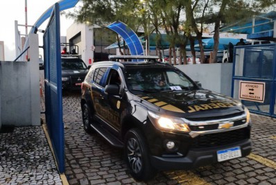 Polícia Federal faz operação contra o tráfico internacional de drogas em portos