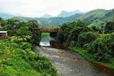 Secretaria de Obras de Bom Jardim faz substituição de paralelos