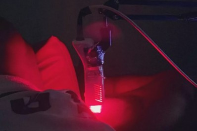 Zagueiro do Fluminense mostra tratamento de lesão na coxa: 'Fisioterapia em dois turnos'