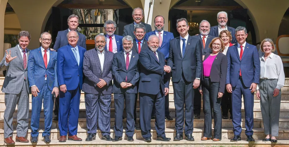 Pacheco recebe Lula e diz que quem vencer as eleições será empossado