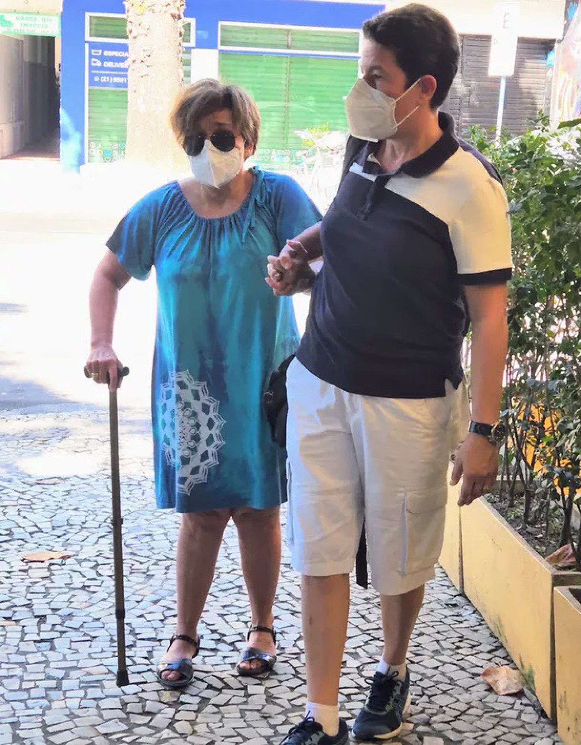 Claudia Rodrigues almoçou com a namorada Adriana Bonato - Foto: Daniel Delmiro/AgNews