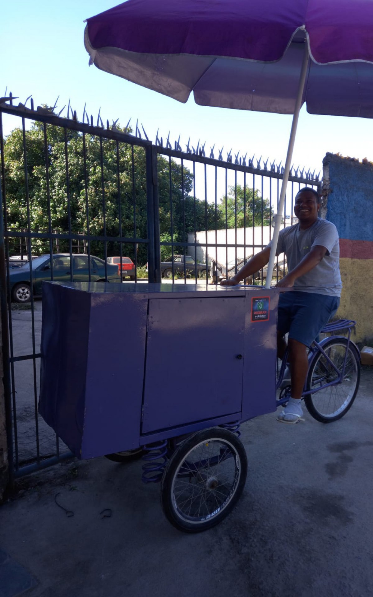 Food bike foi presente da madrinha de Jaime